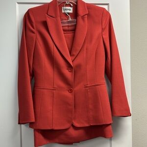 Like new women’s skirt suit